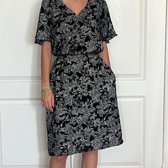 NEW Northern Reflections Black and white Floral pattern dress with pockets - Picture 2 of 12